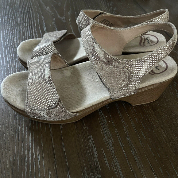 Dansko Sonnet Sandals Women Size 41 US 10.5 Gold Metallic Faux Snakeskin Leather - Picture 3 of 9
